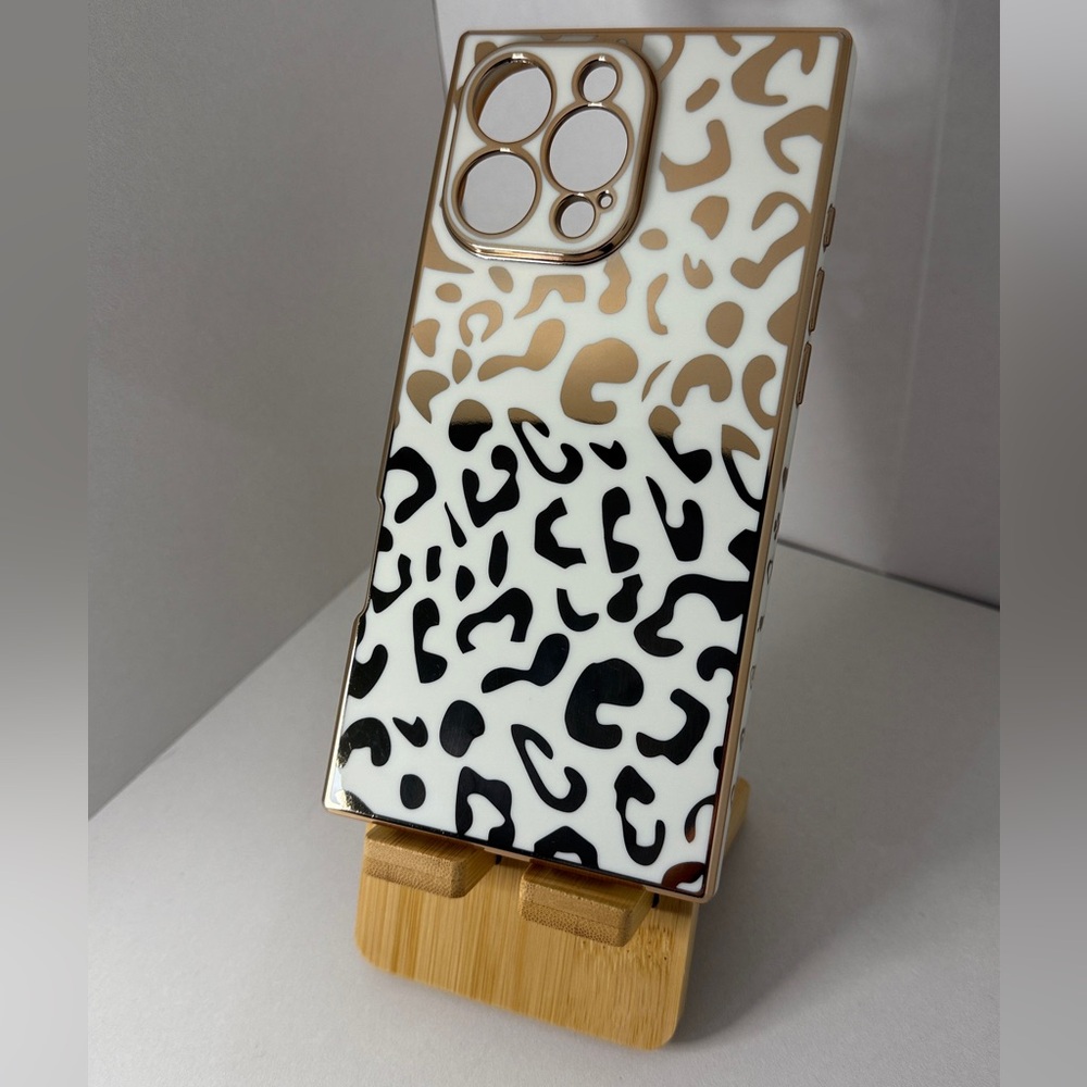 Leopard iPhone 16 Pro Max Rectangle Edge Case
